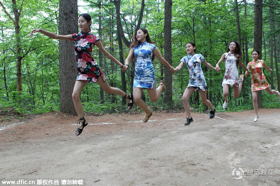 女大学生穿旗袍公园演绎漂浮女孩-微言活动