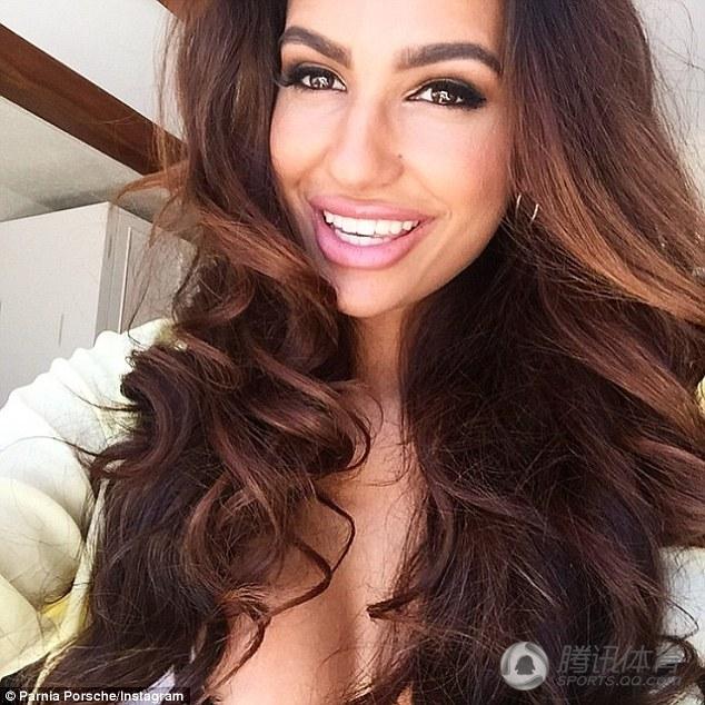 万亿身价足球运动员女神曝光火辣身姿魅惑难挡