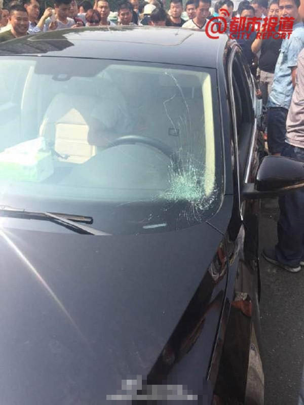 郑州出租车撞人_郑州出租车收入