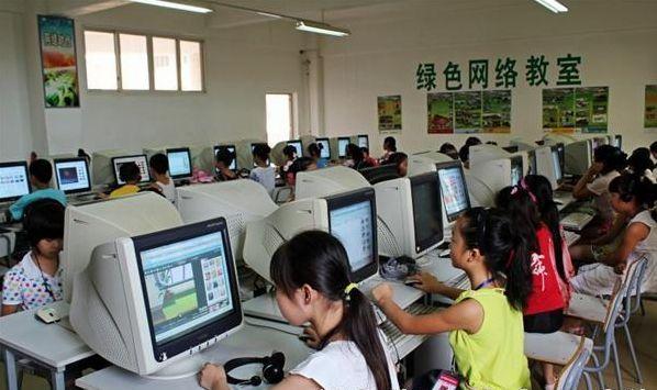 2014年中国青少年上网行为报告:67.9%玩网游