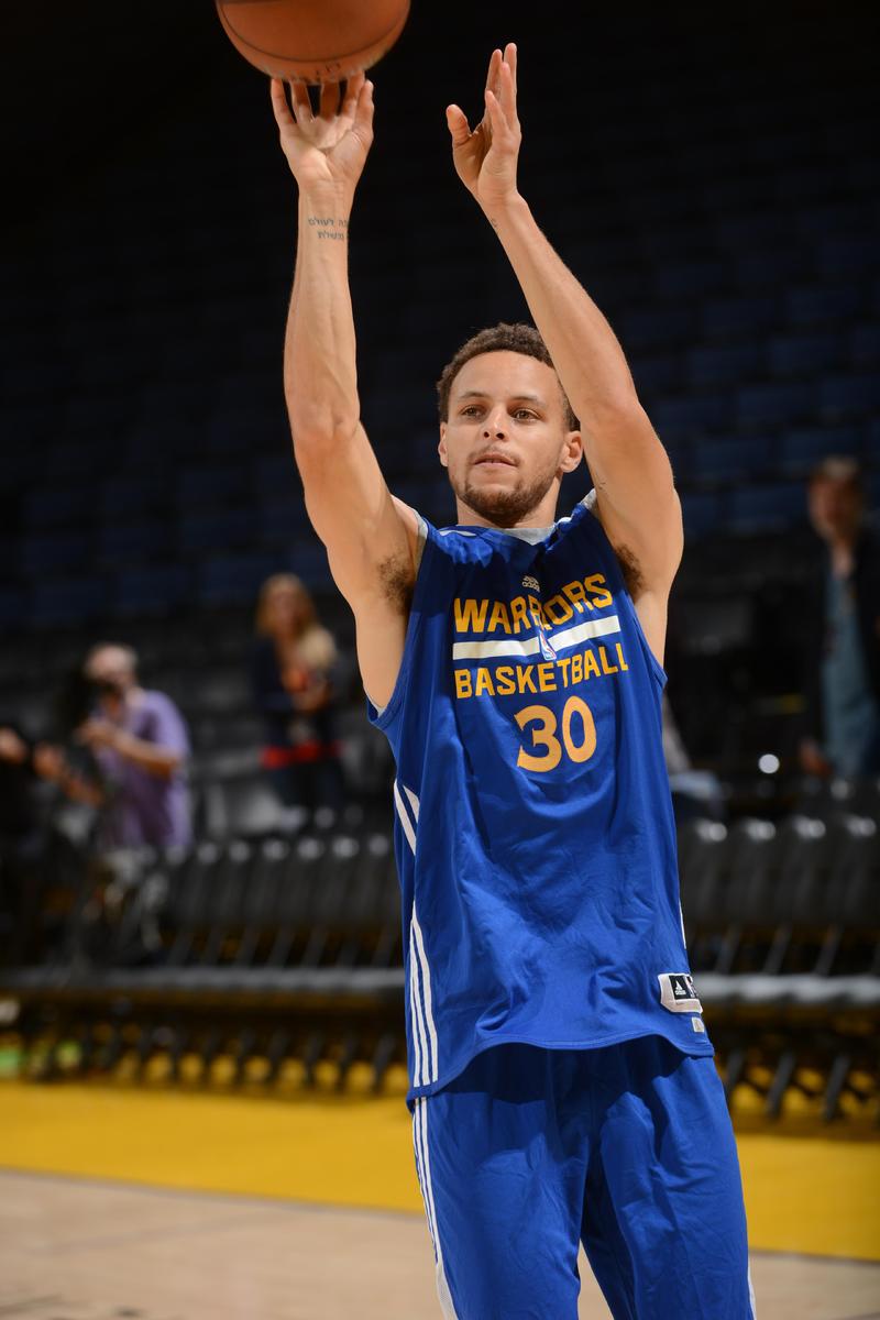 NBA:汤神库里PK三分 勇士轻松备战总决赛-体