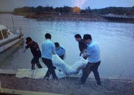 南京二桥发现一女尸 或为"东方之星"遇难者遗体
