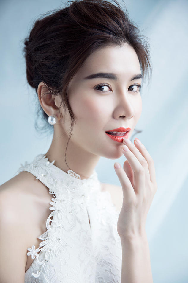 高清:王笛时尚大片秀美背 新娘妆纯美动人 4张