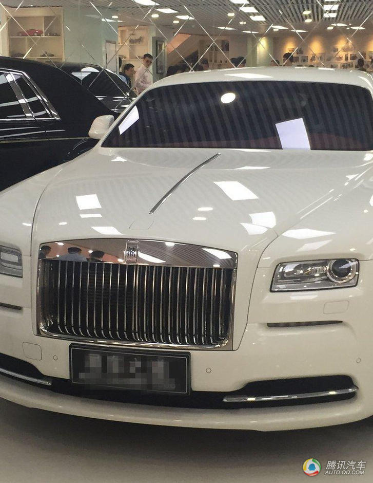 店内的劳斯莱斯车型.高清图片