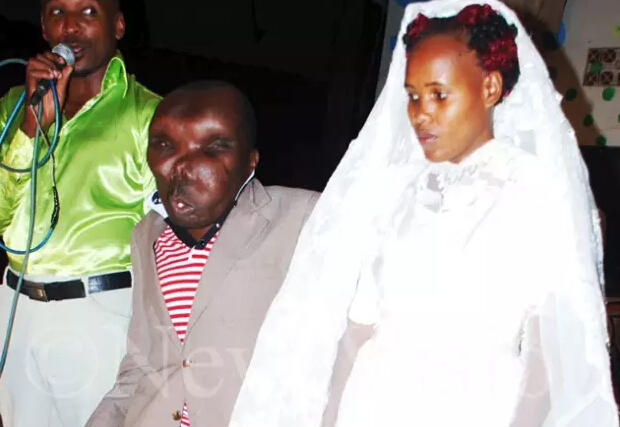 乌干达最丑男子第8次当爹