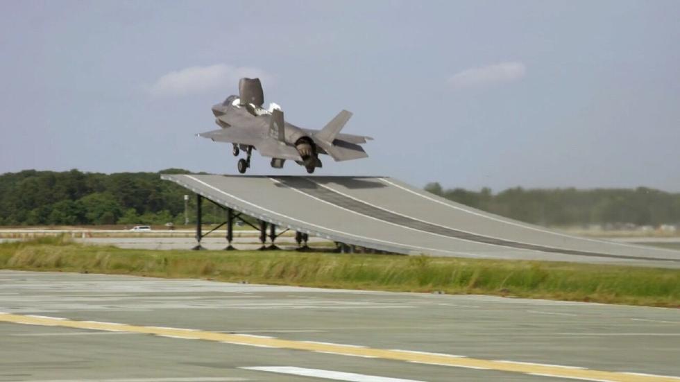 组图:美国f-35b战斗机进行滑跃起飞实验_新闻_腾讯网