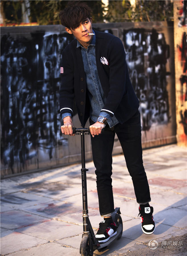 高清李子峰写真大玩滑板车变身街头男孩