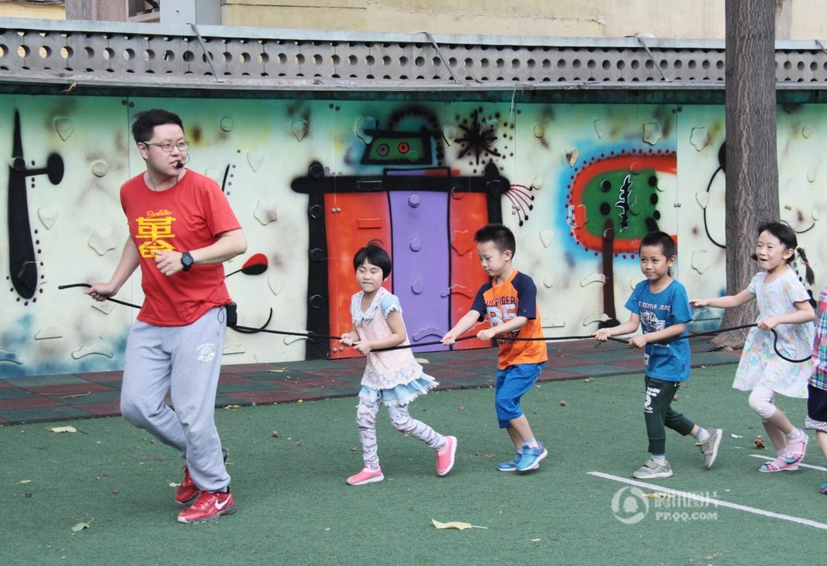 【中国人的一天】"孩子王"男幼师