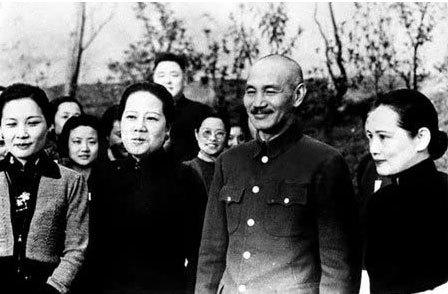 <em>宋氏三姐妹</em>罕见合影_扬子晚报网