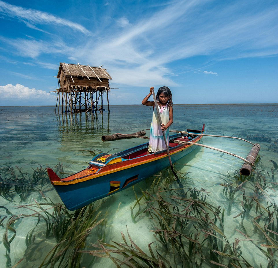  巴瑶族 :最后的海洋游牧民族_扬子晚报网