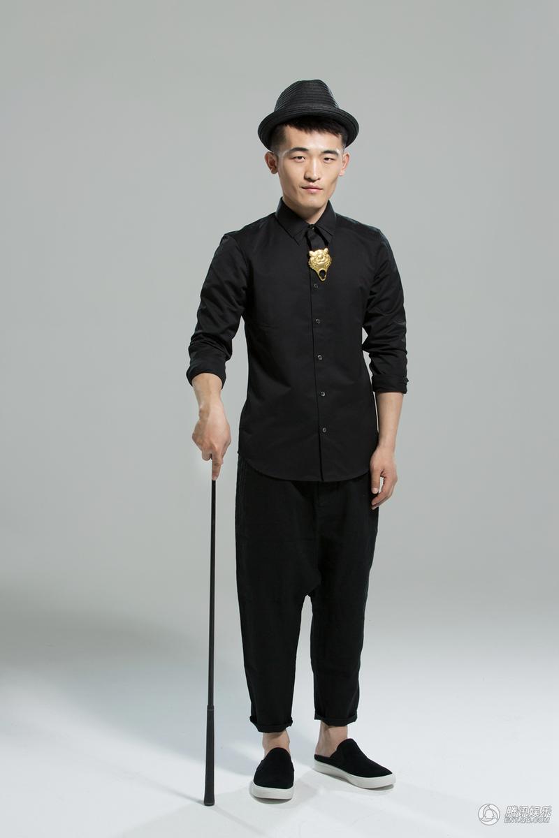 姜寒写真向偶像致敬 重现卓别林经典造型-时尚频道-品牌服装网