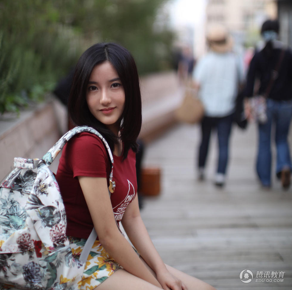 组图:清华校花彭菲茗曝旅游照 清纯依旧