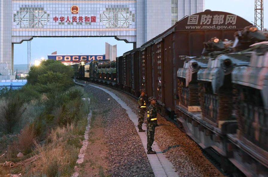 组图:解放军参加2015年俄罗斯国际军事比赛