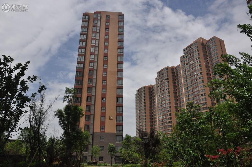 地铁一号线很近,出行便利,目前都是现房,实景呈现,更放心;小区高清图片