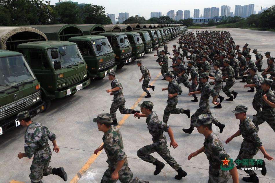 组图:高原汽车兵这样炼成 曲折盘山路惊险