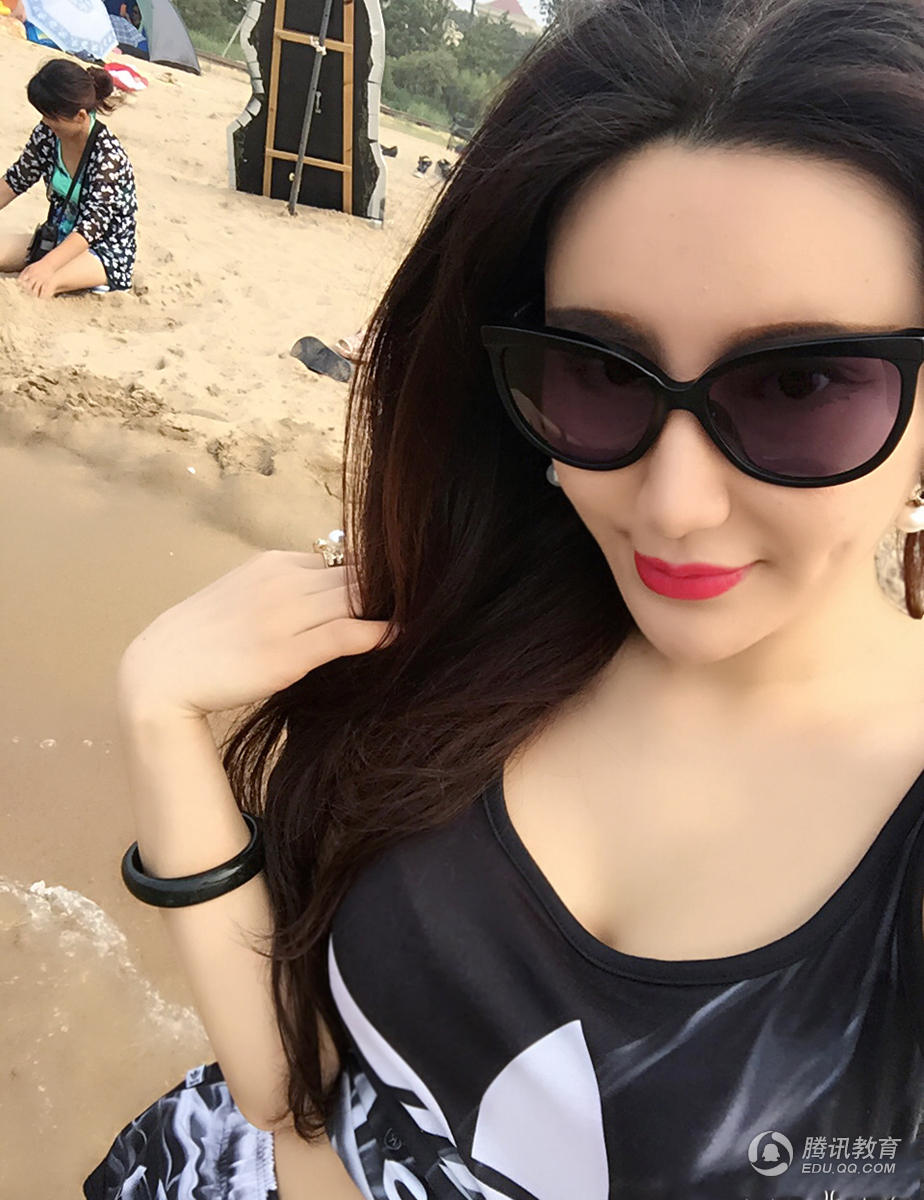 留学新加坡女生秀火辣身材 看傻了,刘晨露泳装照