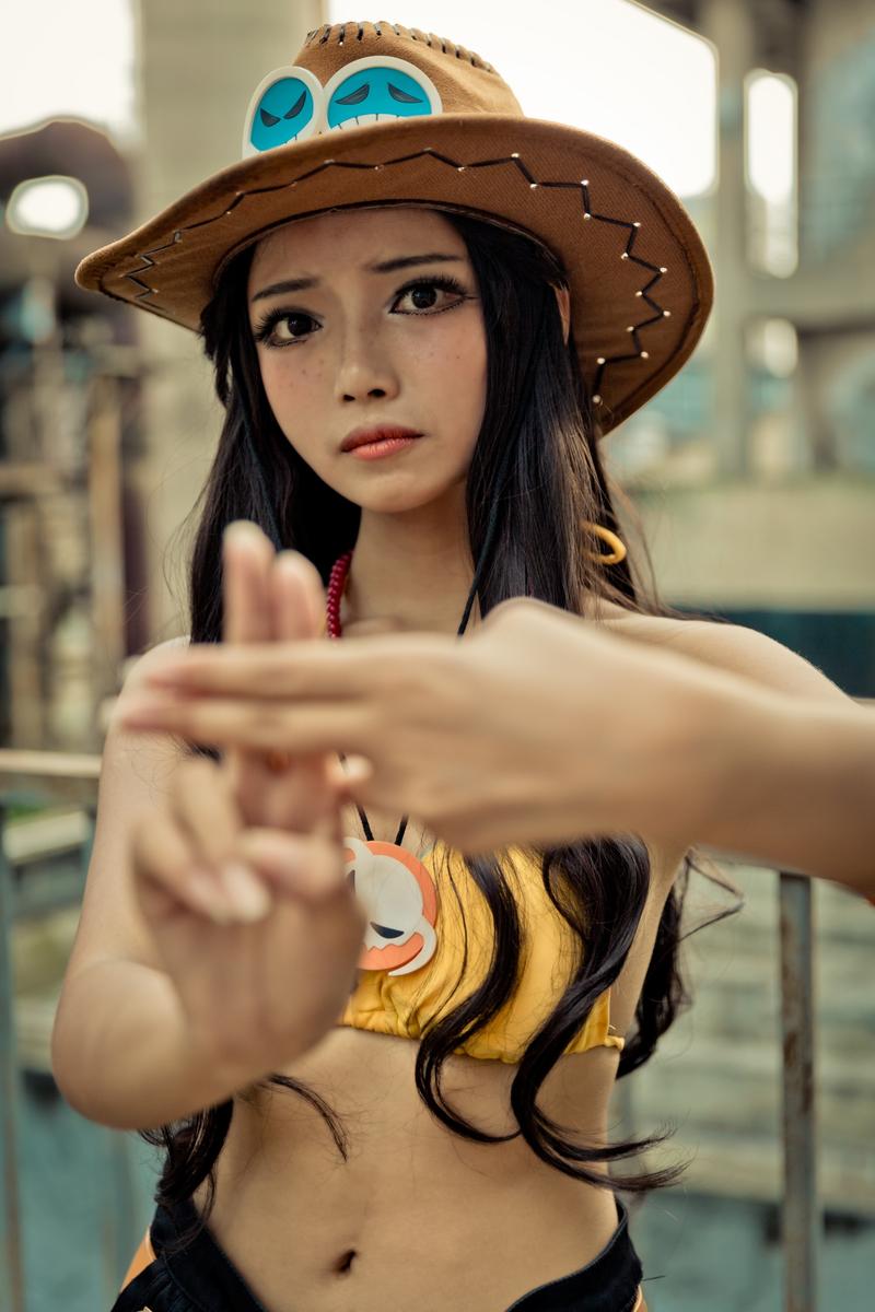 别样的风情!女版《海贼王》艾斯cos [13p]