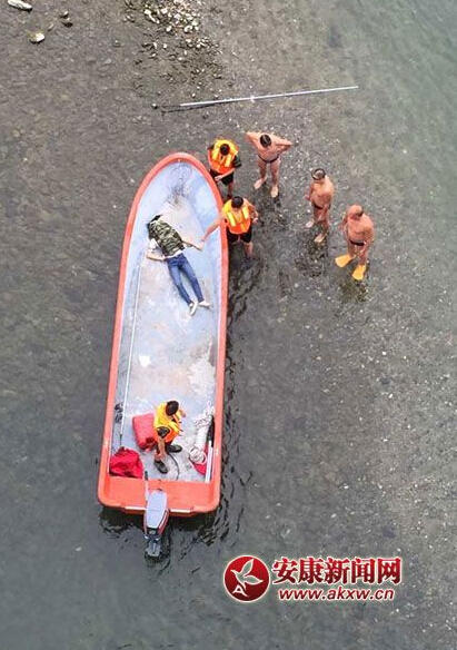 的女生在汉江一桥高坠溺亡,8时左右安康刑警队和消防队把死者打捞上岸