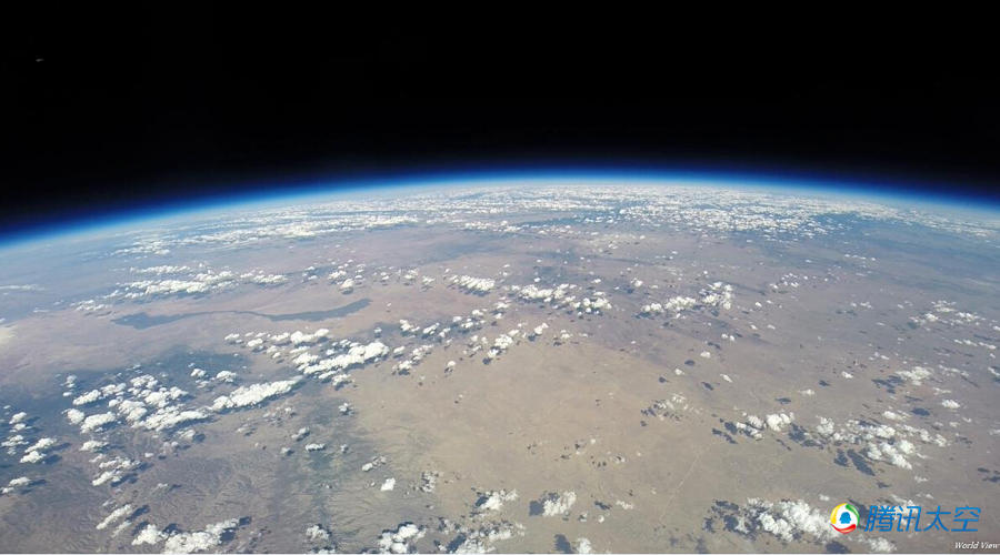 搭乘氦气球去太空边缘旅游 俯瞰美丽地球