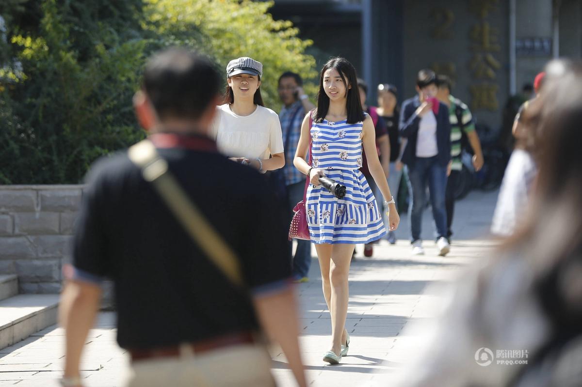 北京电影学院新生开学 俊男靓女齐报到(高清组图)