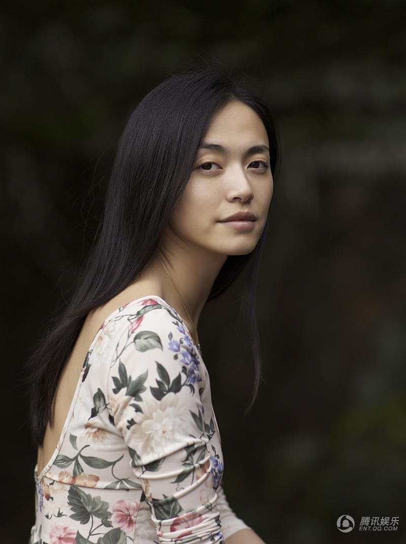 辣妈 姚晨 素颜登封面 黑发直顺笑容 温暖 _时尚频