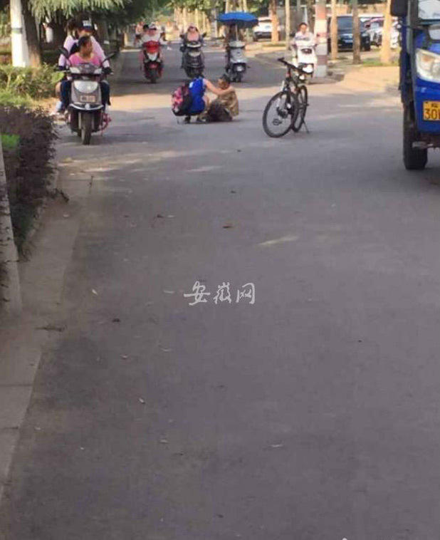 女大学生称扶老太被讹续:目击者公开现场照片