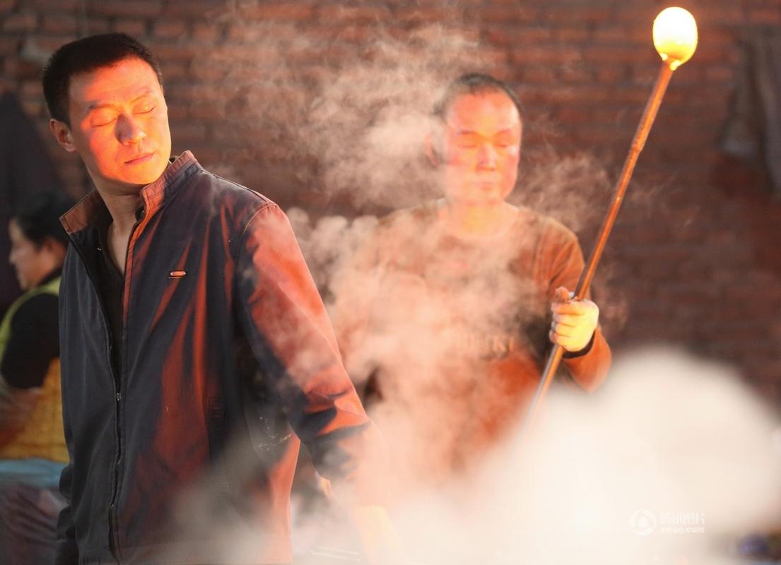 【中国人的一天】窃火者：收拾烈火舞琉璃