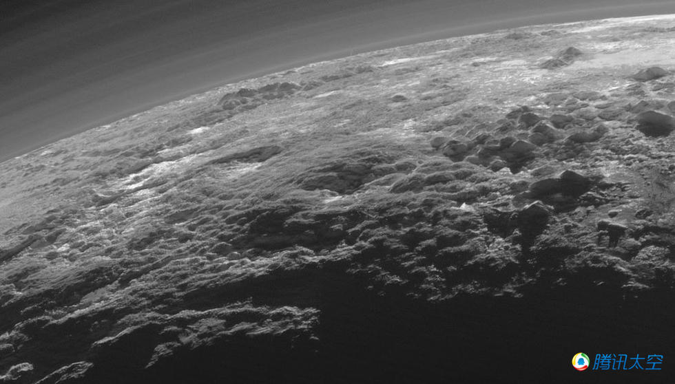 冥王星最新照片公布:大气冰山河流都有!