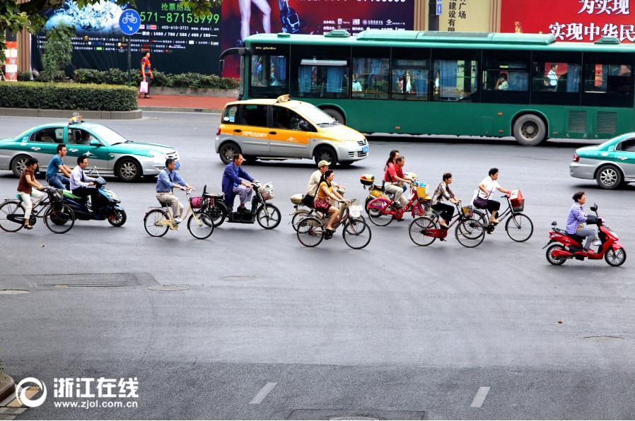 杭州无车日:马路空旷像春节 公交挤得上不去(图)