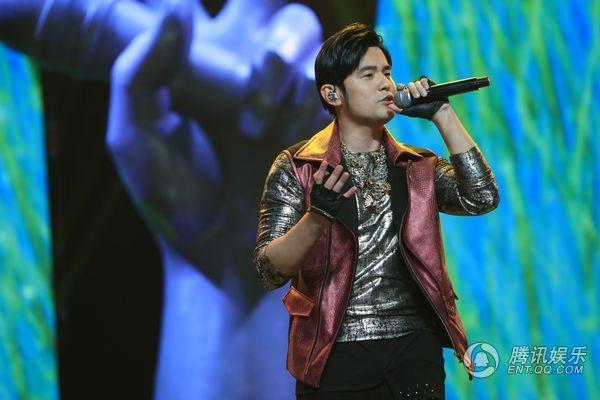 《好声音》中秋晚会追思姚贝娜 杰伦开场又压