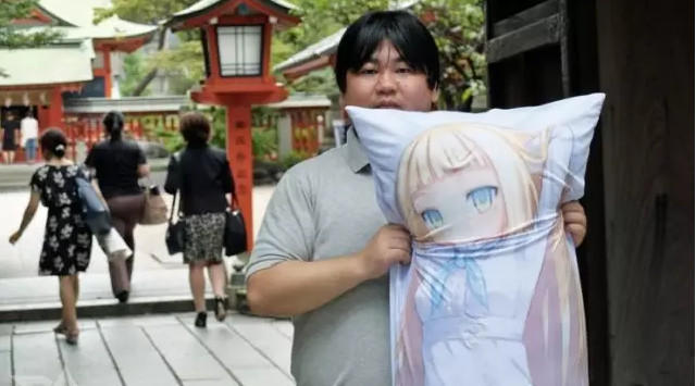 角色十分推崇,有的广泛收集人物漫画,还有些喜欢玩cosplay.比高清图片