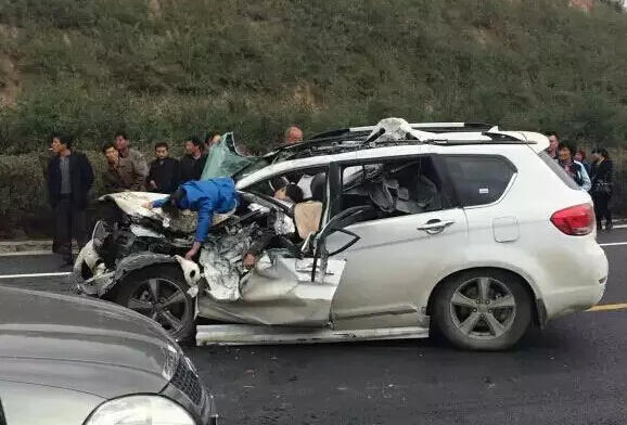 承德丰宁坝上发生重大交通事故