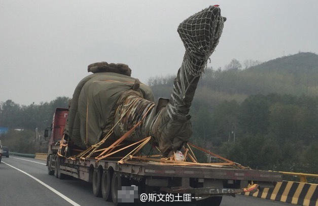 组图:粽子机再现 疑似直20被裹得严严实实