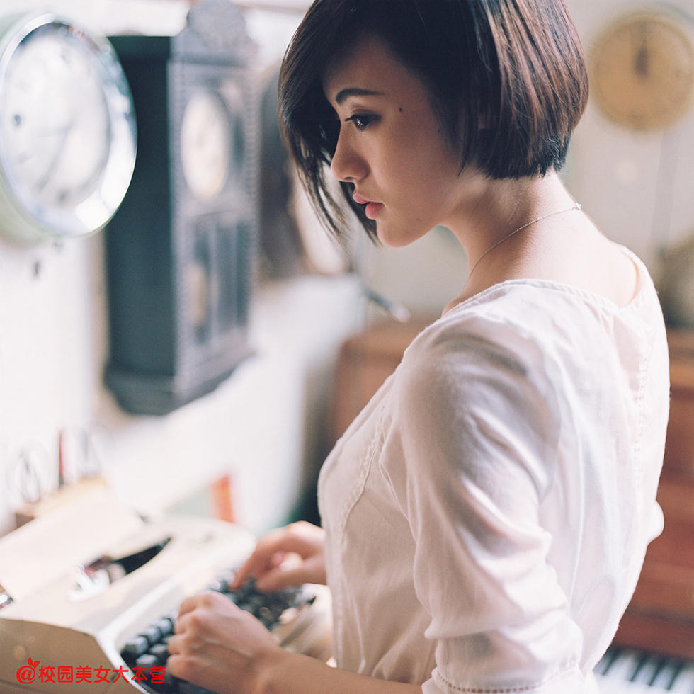 组图:天音校花文倩俏皮搞怪 潜藏女汉子性格