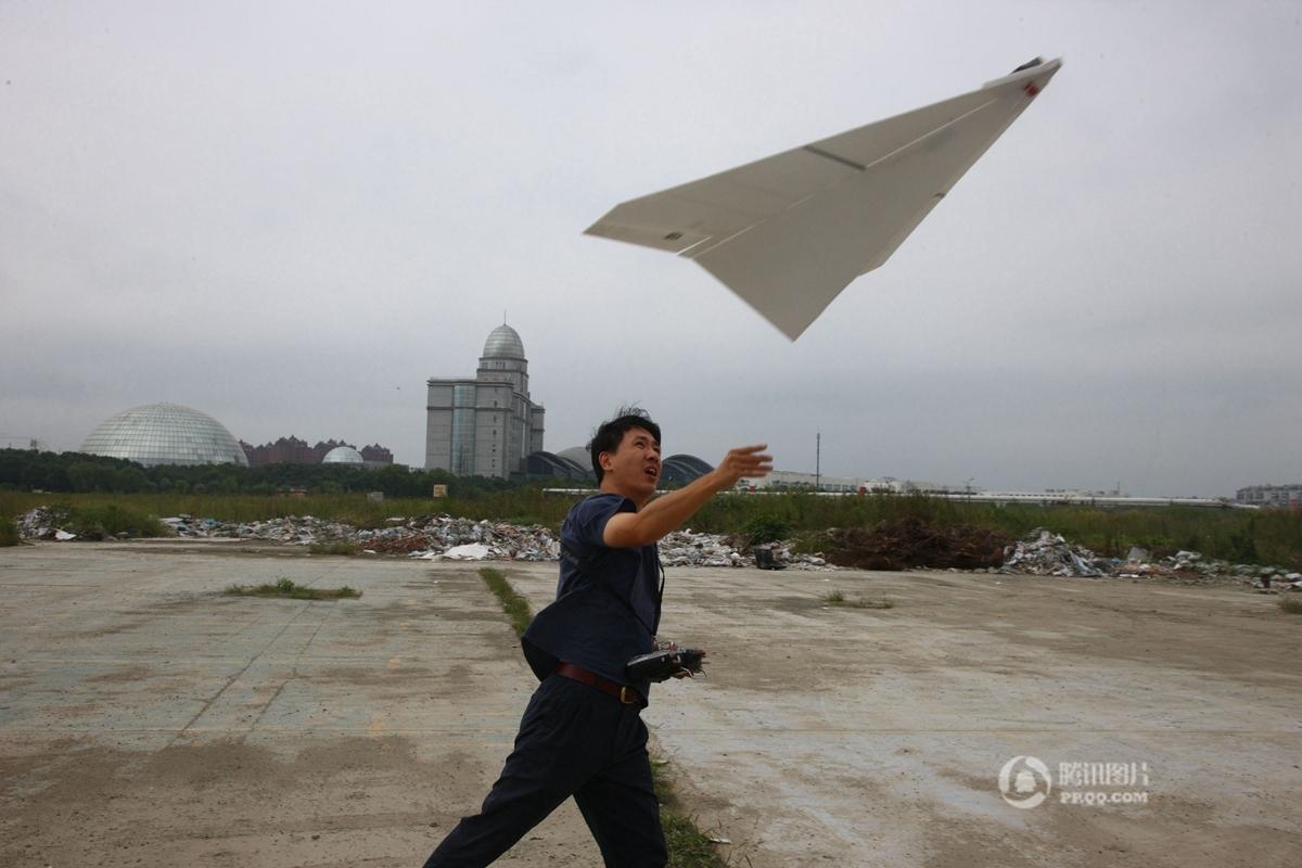 【中国人的一天】公交驾驶员的航空梦