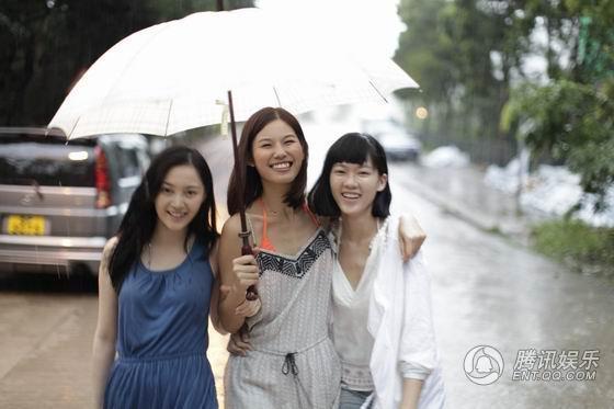 彭浩翔新作海报登少女裸浴 尺度太大遭禁(组图)