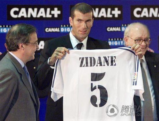...于2001年以5145万镑的世界第一转会身价加盟皇马,这一转会纪录直...图片 38604 550x417