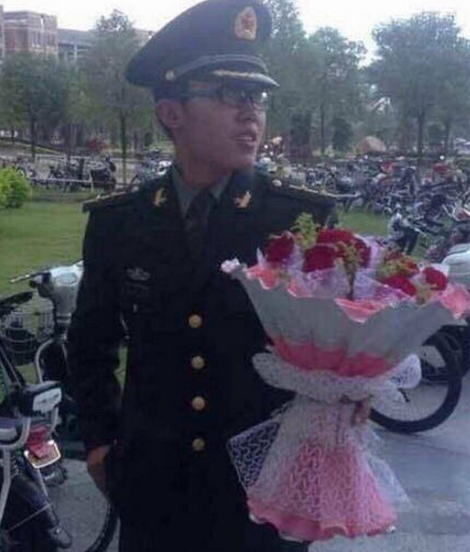 校园 求婚 闹剧 假军人 涉嫌诈骗被刑拘_扬子晚