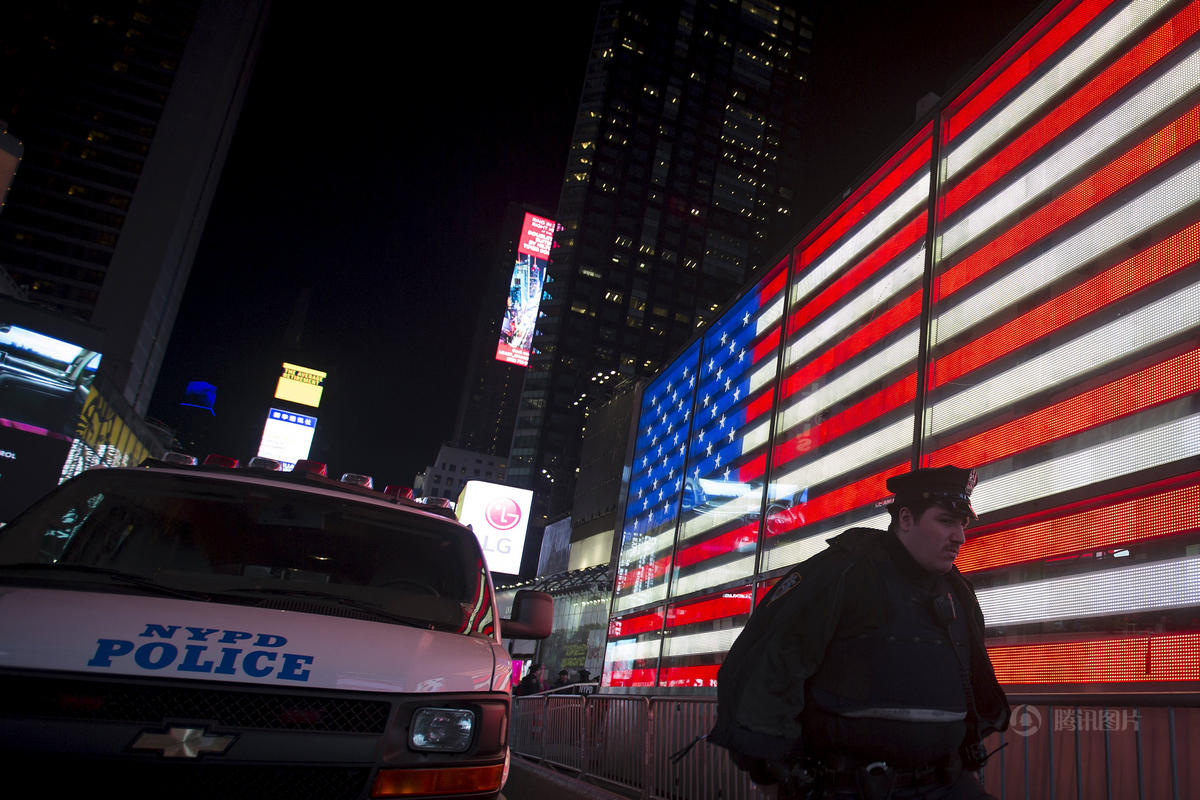 美国提高警戒 纽约武装警察上街巡逻(高清组图)