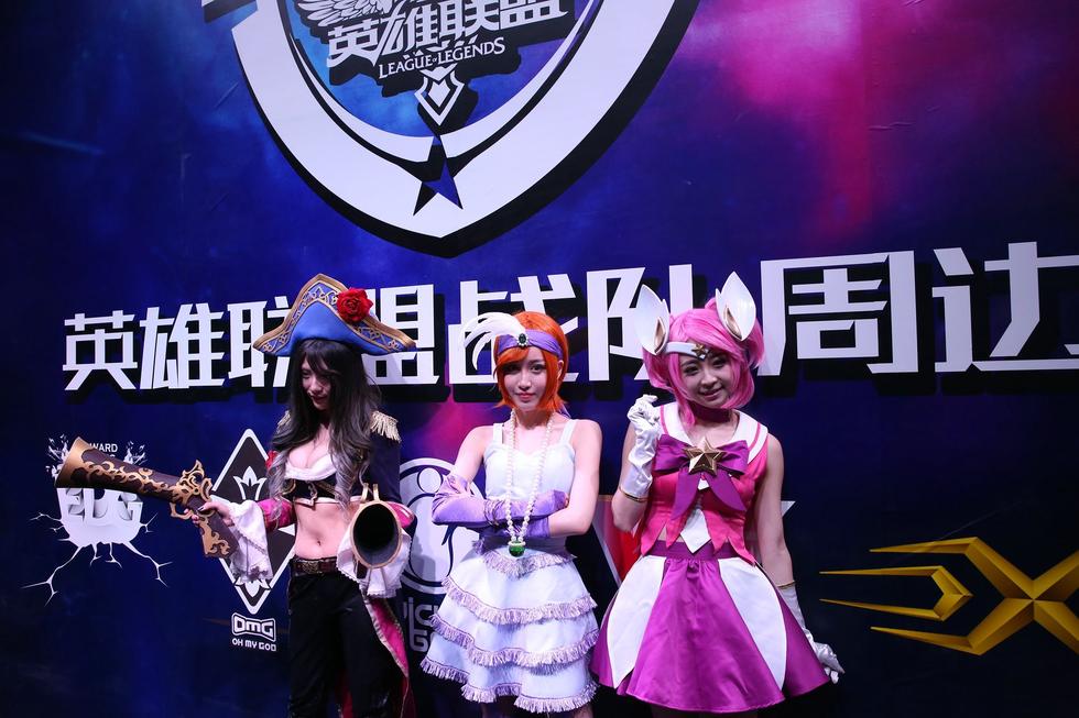 心挑选了一组漂亮妹纸的合照,不知道各位玩家老爷是否满意呢?高清图片