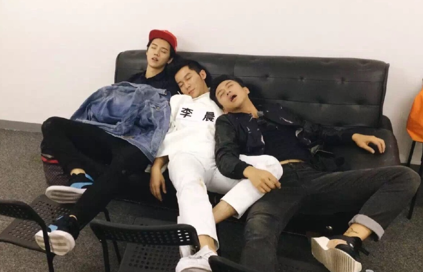 Image result for 鹿晗 李晨 邓超 睡