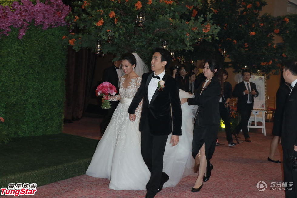 高清:朱俊浩罗之琦办婚宴 刘嘉玲袁咏仪出席