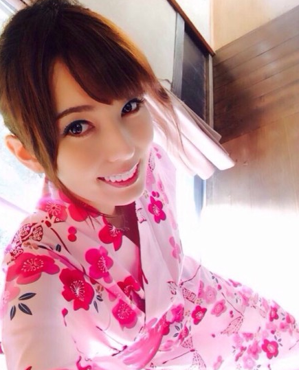 波多野结衣私照显俏皮