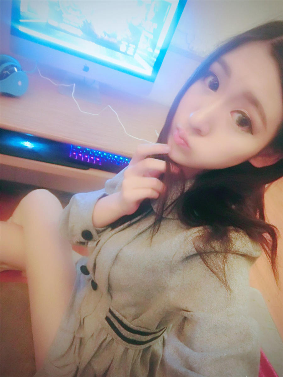 我一跟喜欢的女生说话就结巴,而且表情很不自然,这是为什么,怎么改善