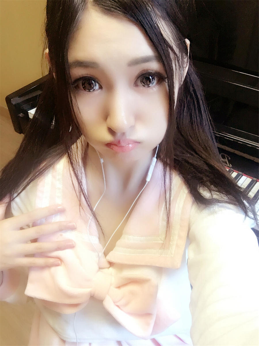 清纯校花沈梦瑶晒性感私照:连自己看了都脸红