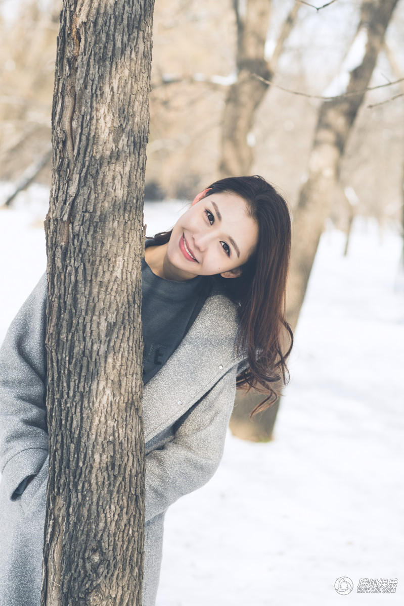 高清:阿丽亚曝光写真大片 雪中起舞清丽灵动