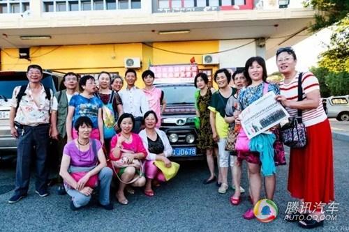 的第一辆中国品牌汽车.该车的司机陈勇,是四川宜宾人,自去年6高清图片