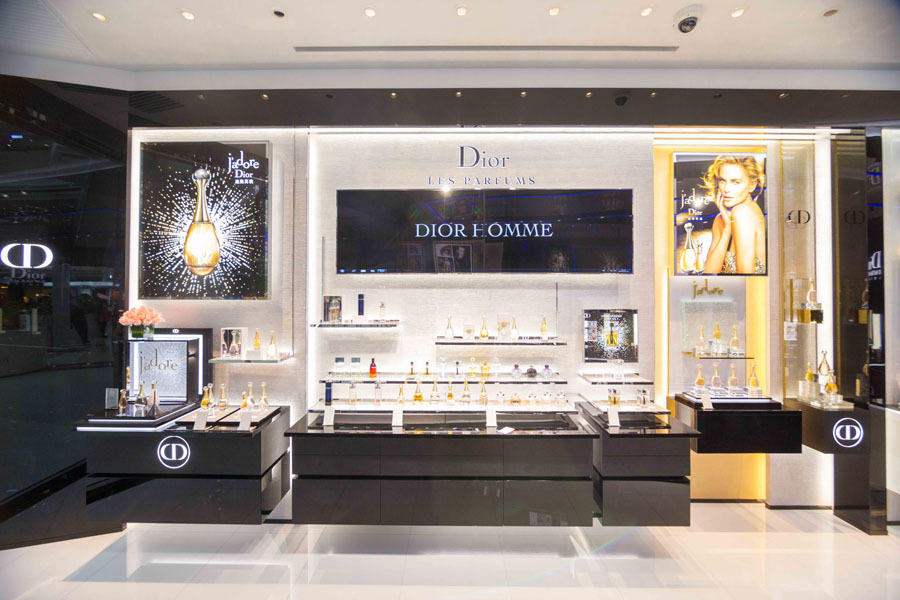 广州哪里有迪奥专柜?要卖包包之类的,不是化妆