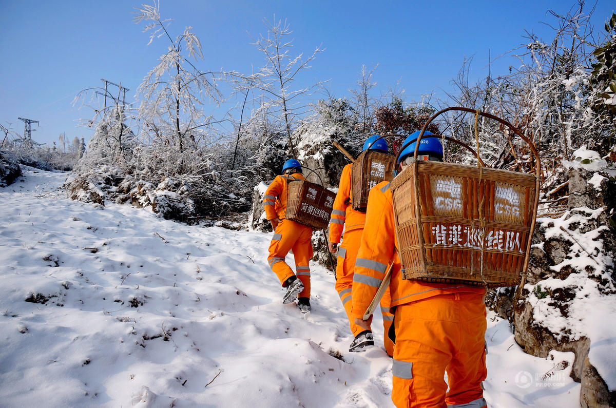 【中国人的一天】背夹巡线队