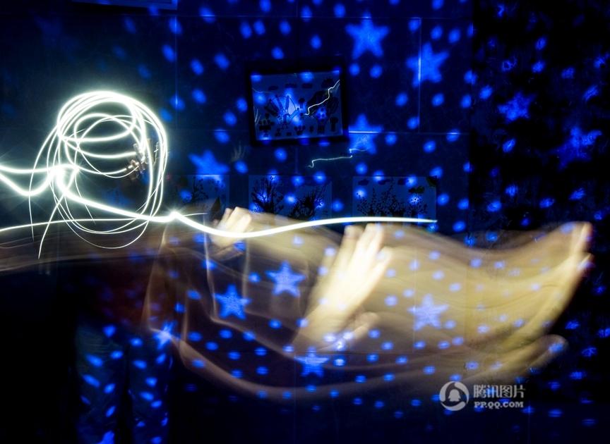 图片故事:艺术点亮星星的孩子_新闻_腾讯网